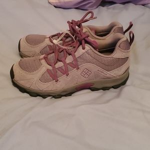 ***NWT*** Kids Columbia sneakers size 4